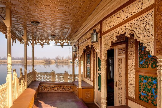 Deluxe Houseboat - Srinagar